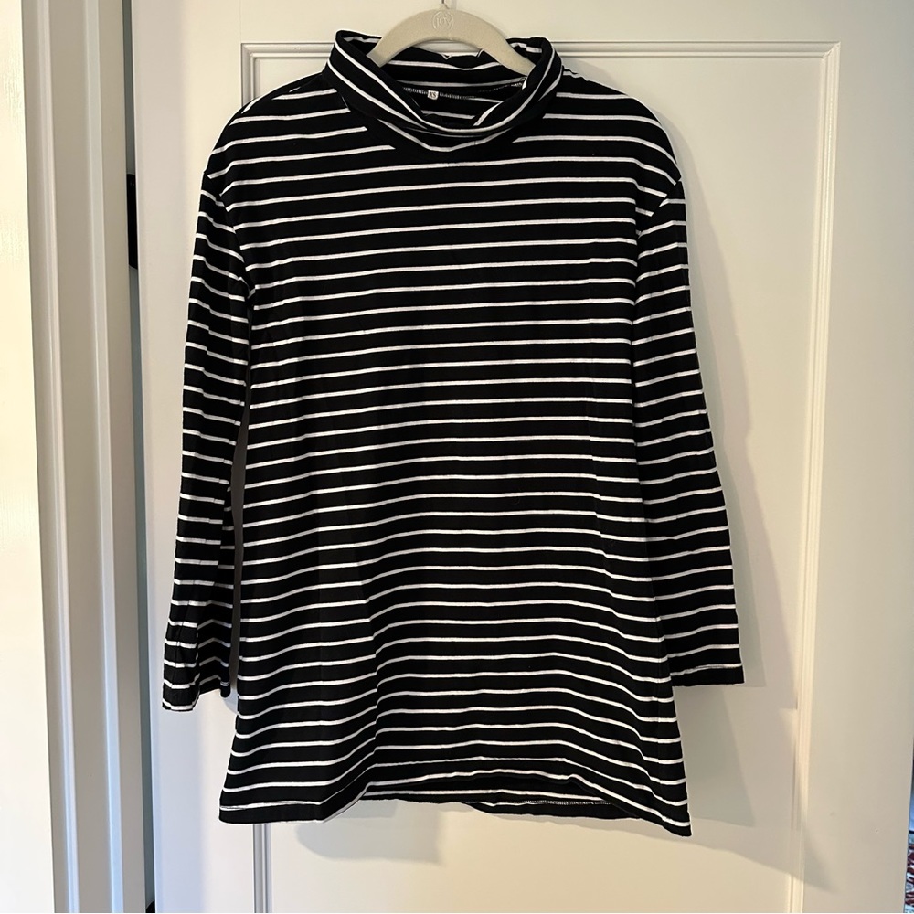 Quarter length sleeve mock neck tunic